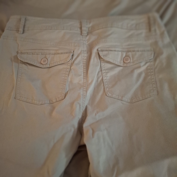 Gloria Vanderbilt Women's Casual Cream Cropped Cargo Pants - Picture 11 of 11